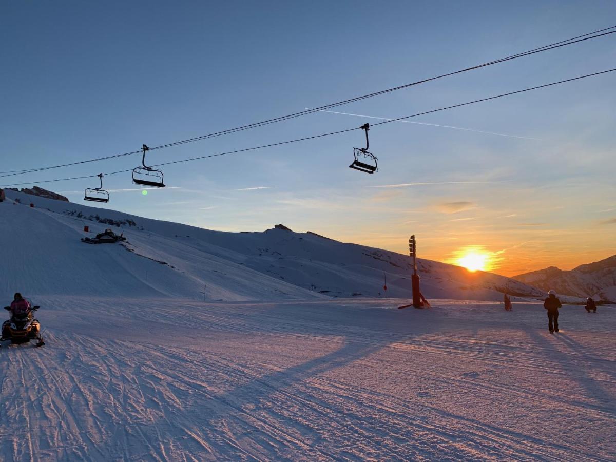 Eden Sur Les Pistes Avec Vue Panoramique Sur La Vallee La Joue du Loup Bagian luar foto