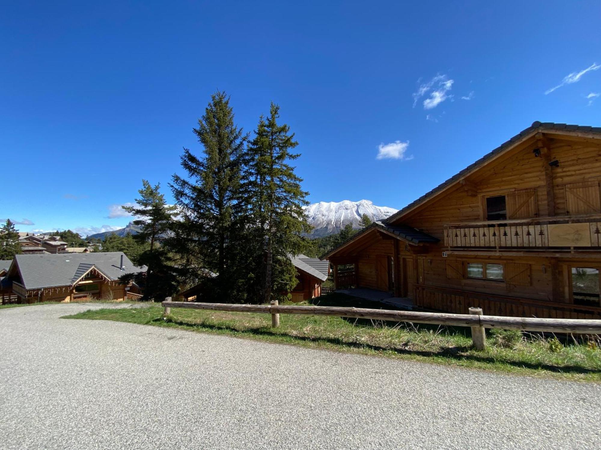 Eden Sur Les Pistes Avec Vue Panoramique Sur La Vallee La Joue du Loup Bagian luar foto