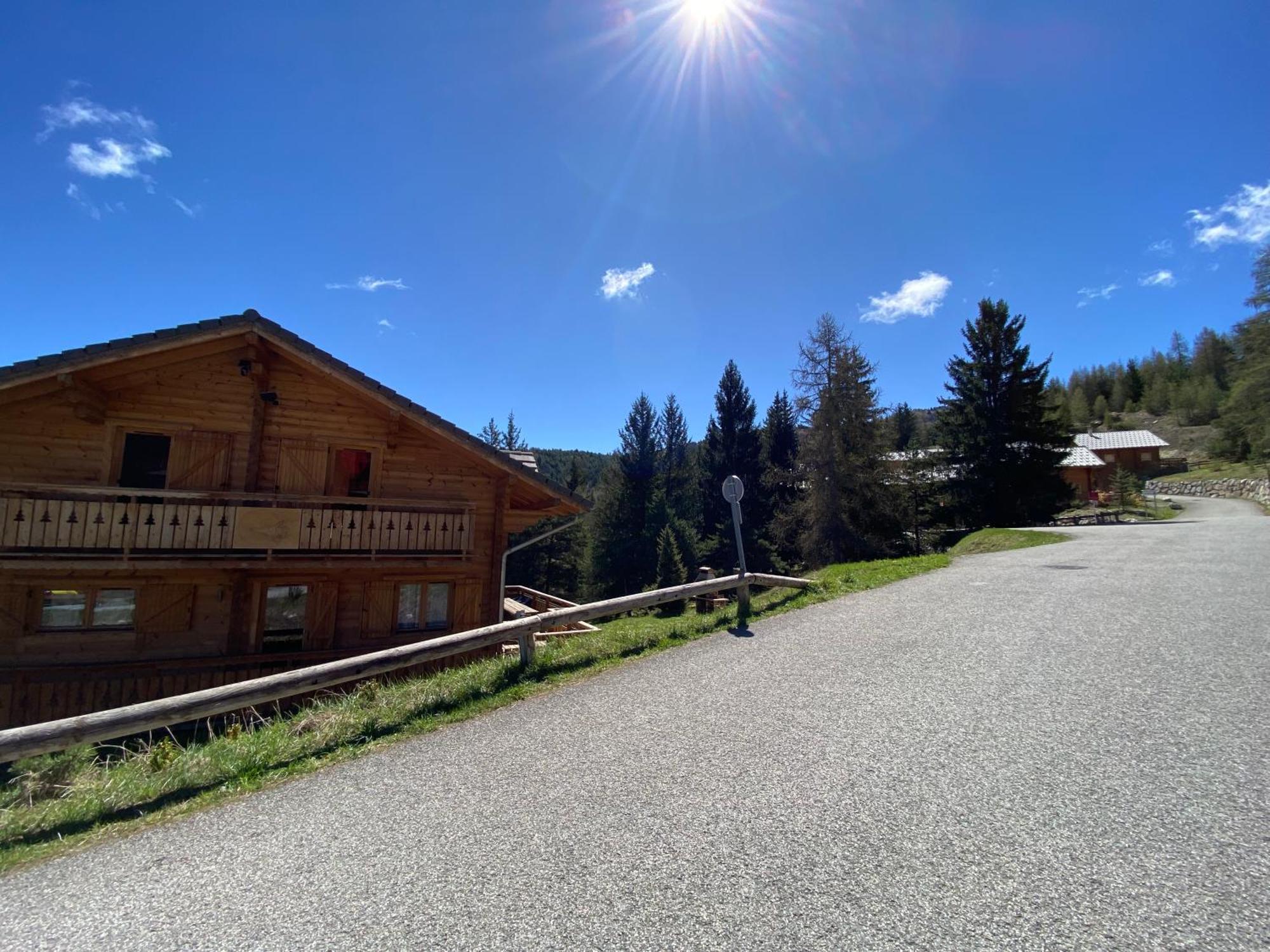 Eden Sur Les Pistes Avec Vue Panoramique Sur La Vallee La Joue du Loup Bagian luar foto