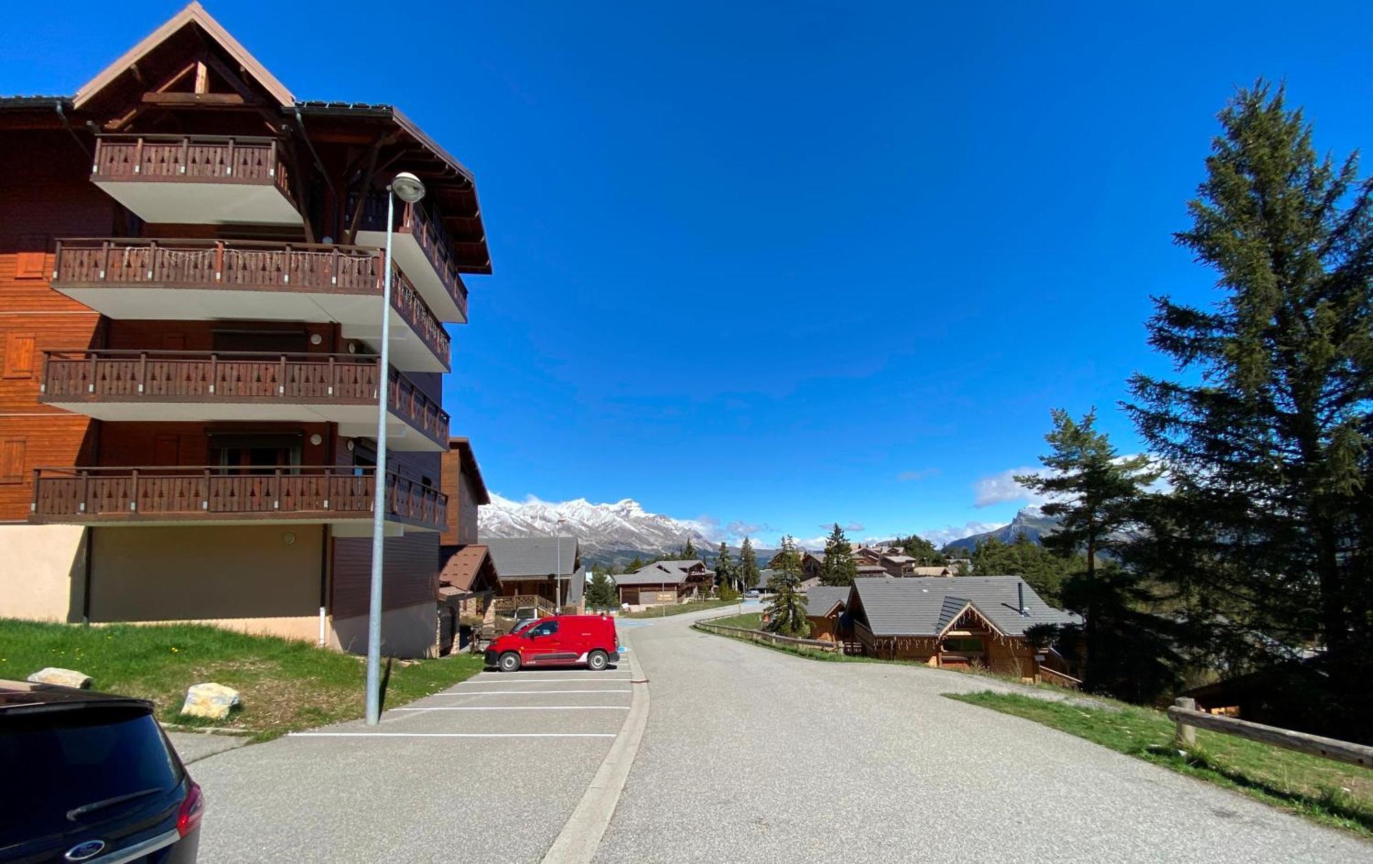 Eden Sur Les Pistes Avec Vue Panoramique Sur La Vallee La Joue du Loup Bagian luar foto